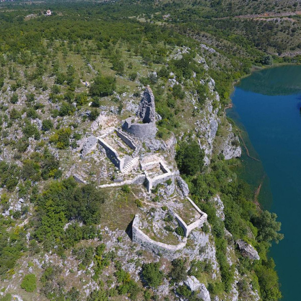 Ride to Nutjak Fortress with  E-Scooters, Villa Dali Sičane