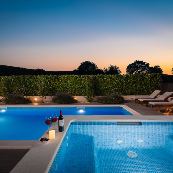 Villa Dali, Villa Dali Sičane