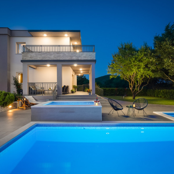 Villa Dali, Villa Dali Sičane